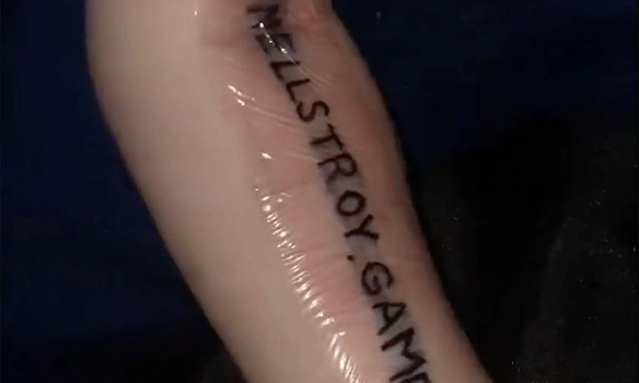 Ο σπαραγμός του μωρού που έκανε τατουάζ ήταν για να κερδίσουν ένα σπίτι