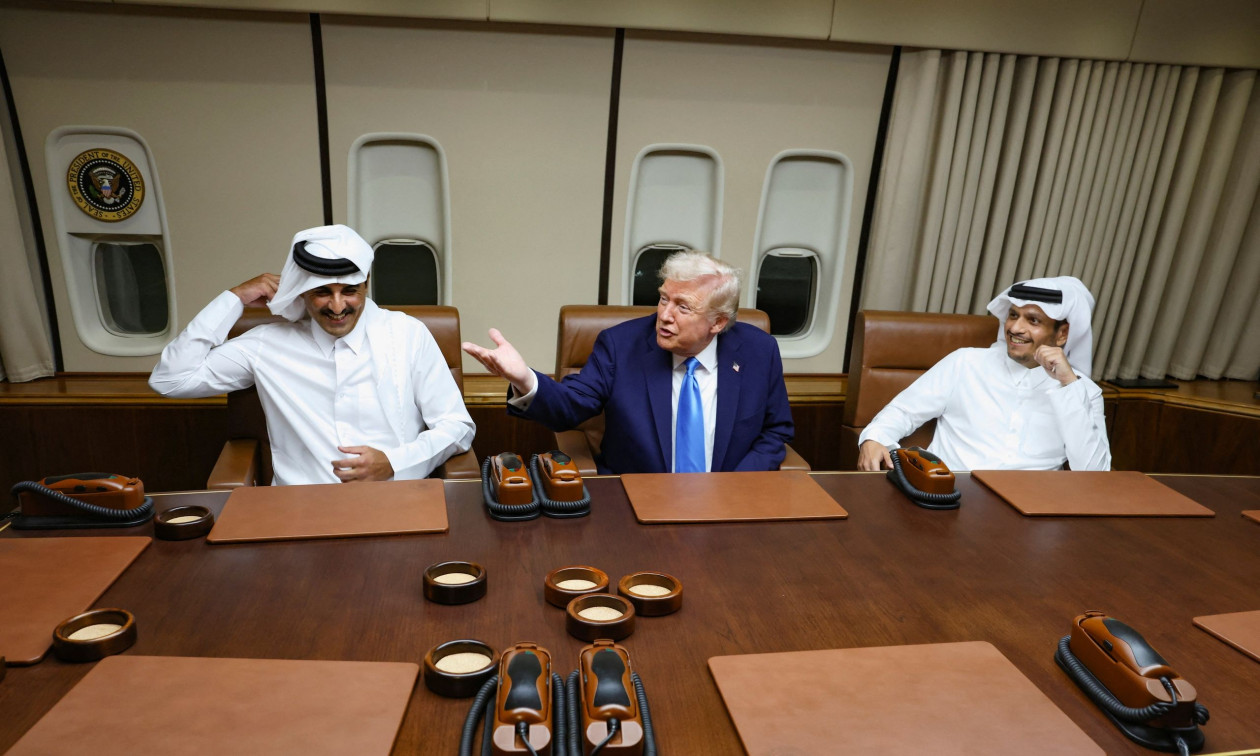 Τραμπ: Συνάντηση-εξπρές με τον πρωθυπουργό του Κατάρ στο Air Force One – Βίντεο