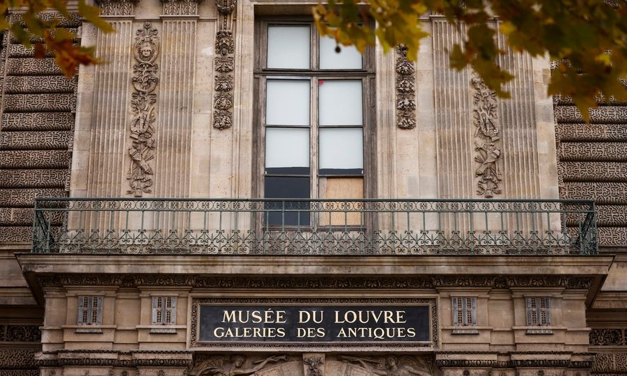 Λούβρο: Παρακολουθούσαν επί μέρες τους δύο συλληφθέντες προκειμένου να εντοπίσουν τα κλοπιμαία
