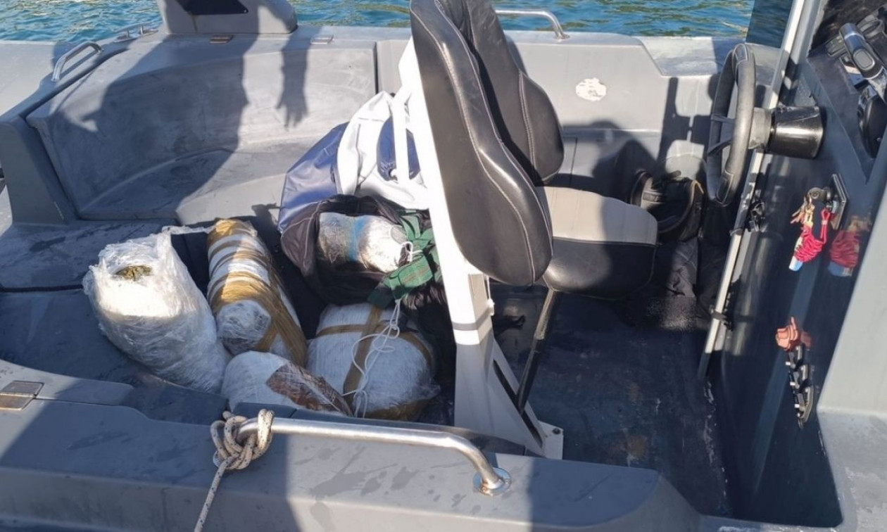 Ηγουμενίτσα: Το Λιμενικό διέσωσε Αλβανό από σκάφος που βυθιζόταν και μέσα είχε 135 κιλά κάνναβης