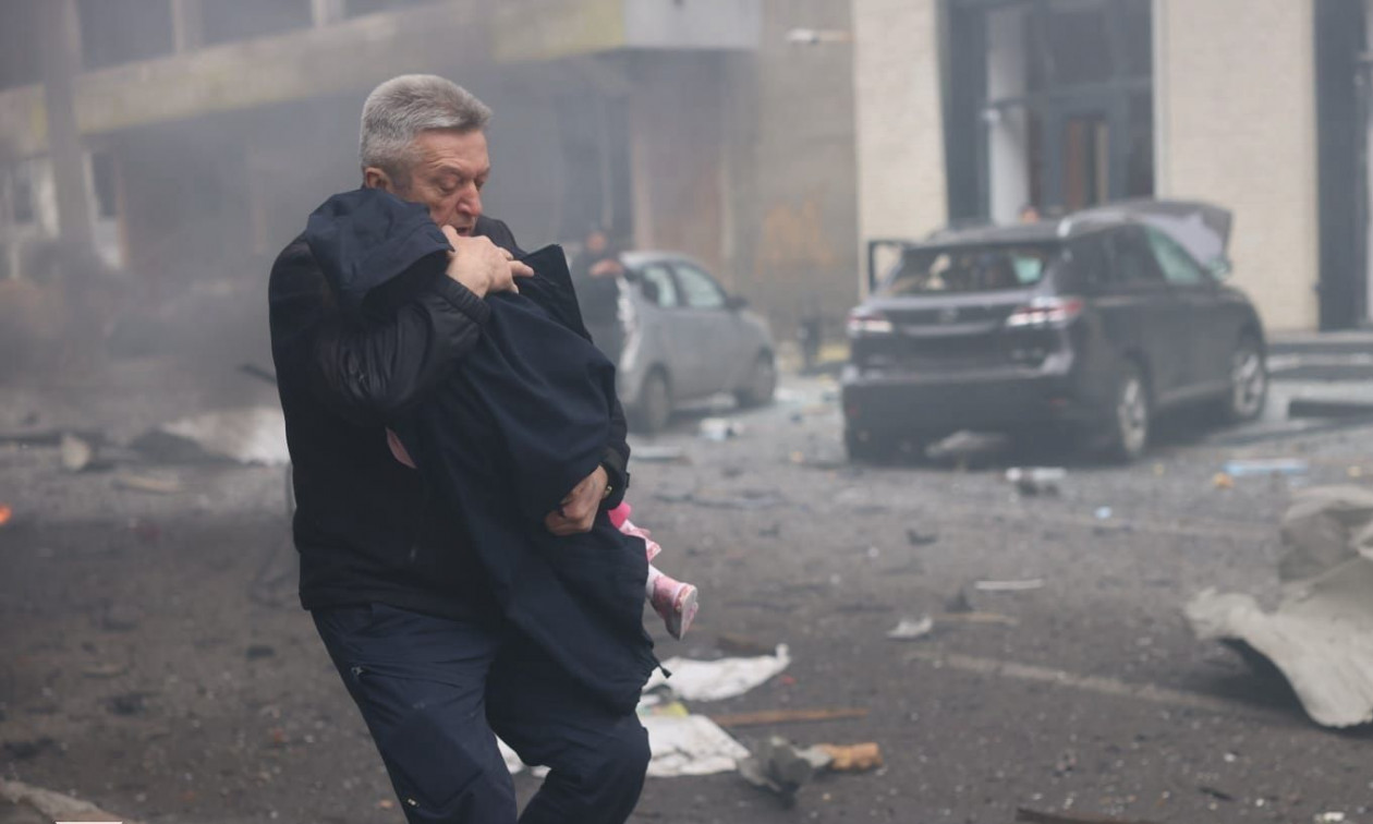 Ήρωες στο Χάρκοβο: Οι άνδρες που διέσωσαν 48 παιδιά στο νηπιαγωγείο μετά το χτύπημα από ρωσικό drone