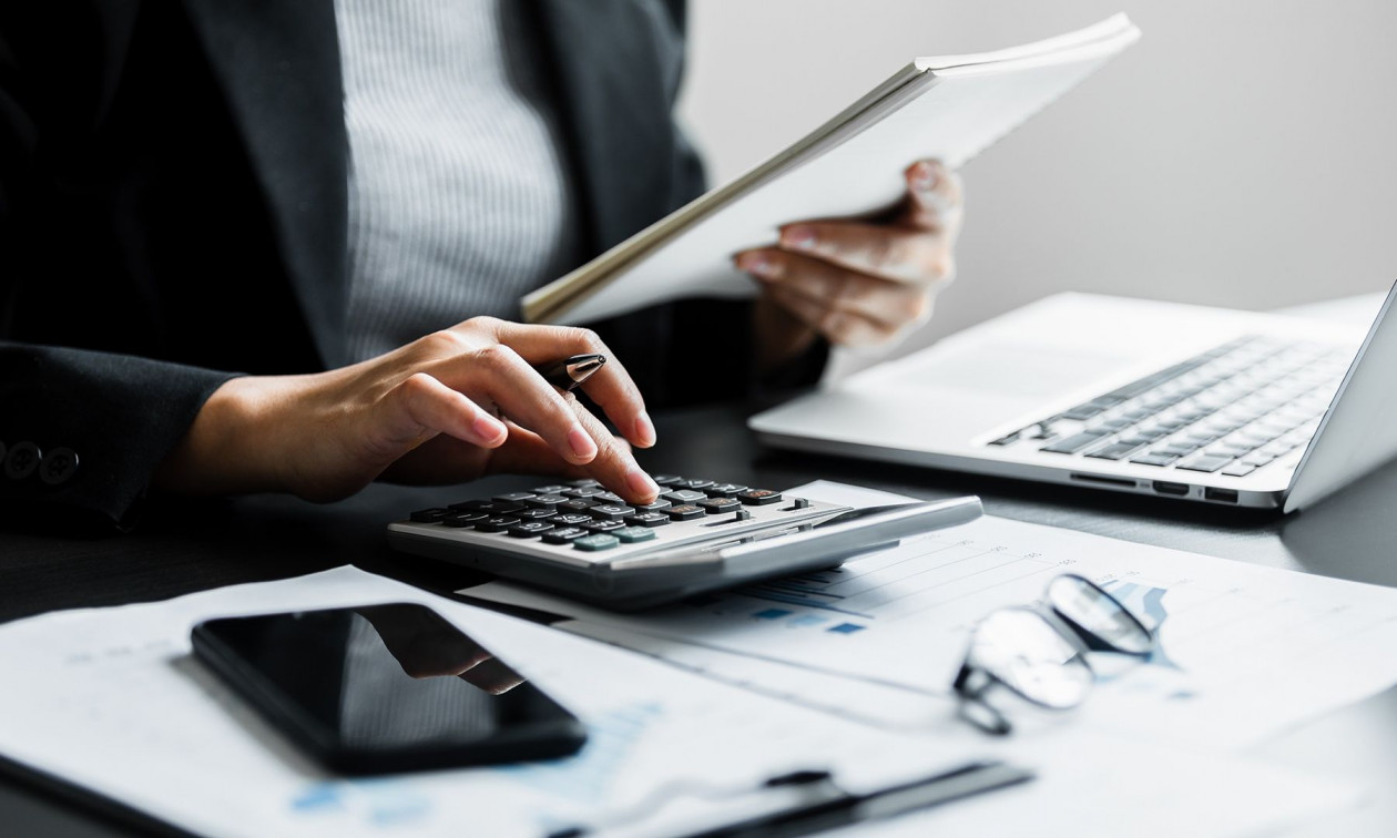 ΦΠΑ με τον μήνα: Ποιους αφορά το μέτρο – Τι αλλάζει για πάνω από 1 εκατ. επιχειρήσεις