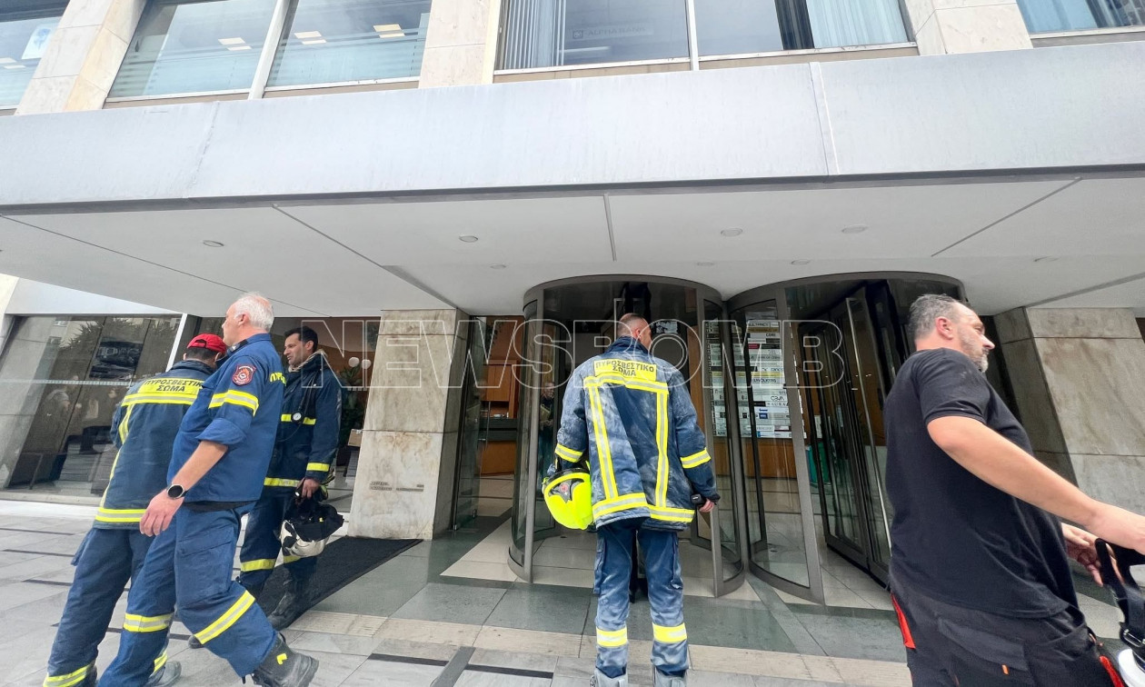 Φωτιά στον Πύργο των Αθηνών: «Ακούσαμε την ανακοίνωση και βγήκαμε γρήγορα από το κτήριο»