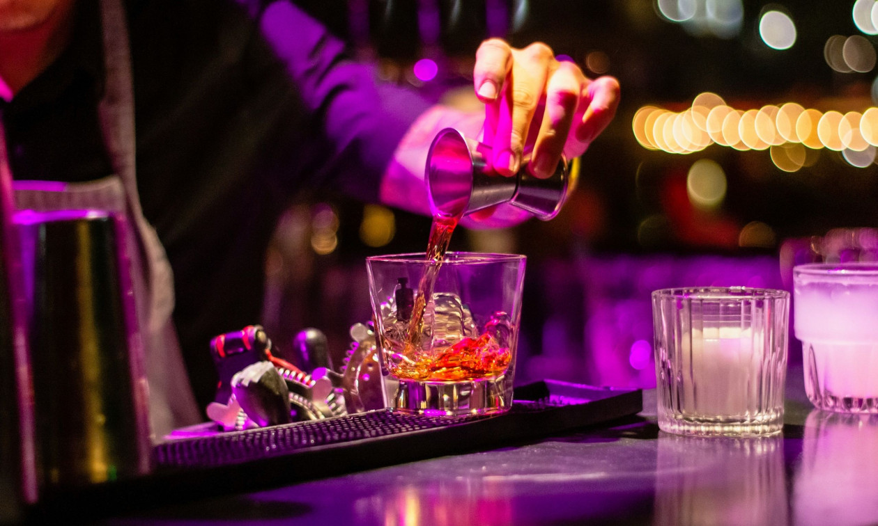 Πειραιάς: Νέα υπόθεση κατανάλωσης αλκοόλ από 17χρονο  σε κλαμπ – Ειχε πλάστη ταυτότητα 19χρονου