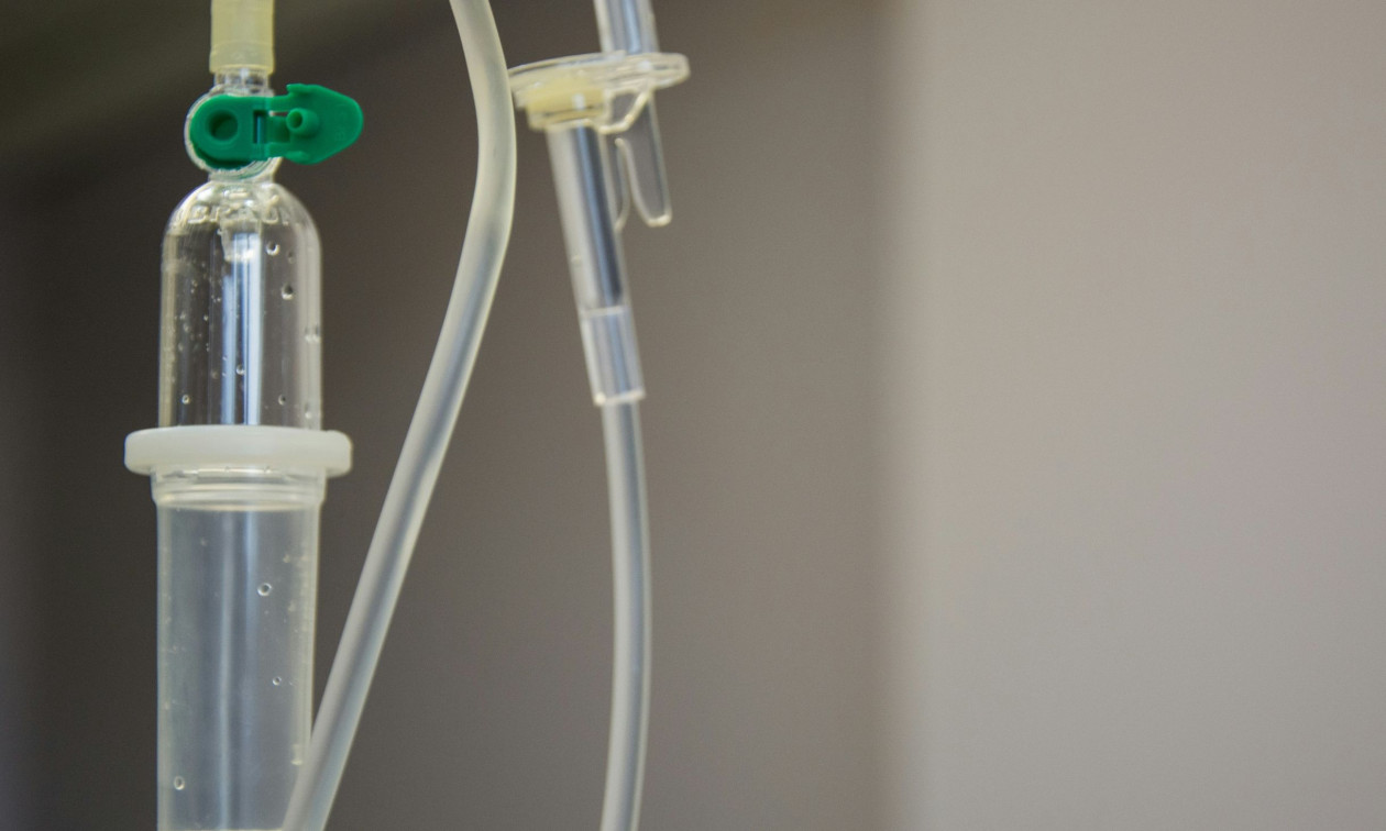 Σοκ στη Γλυφάδα: 69χρονη γυναίκα δέχθηκε άγριο χτύπημα ενώ τάιζε αδέσποτες γάτες