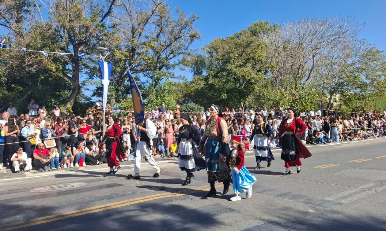 28η Οκτωβρίου – Με υπερηφάνεια και συγκίνηση η μαθητική και στρατιωτική παρέλαση στο Ηράκλειο
