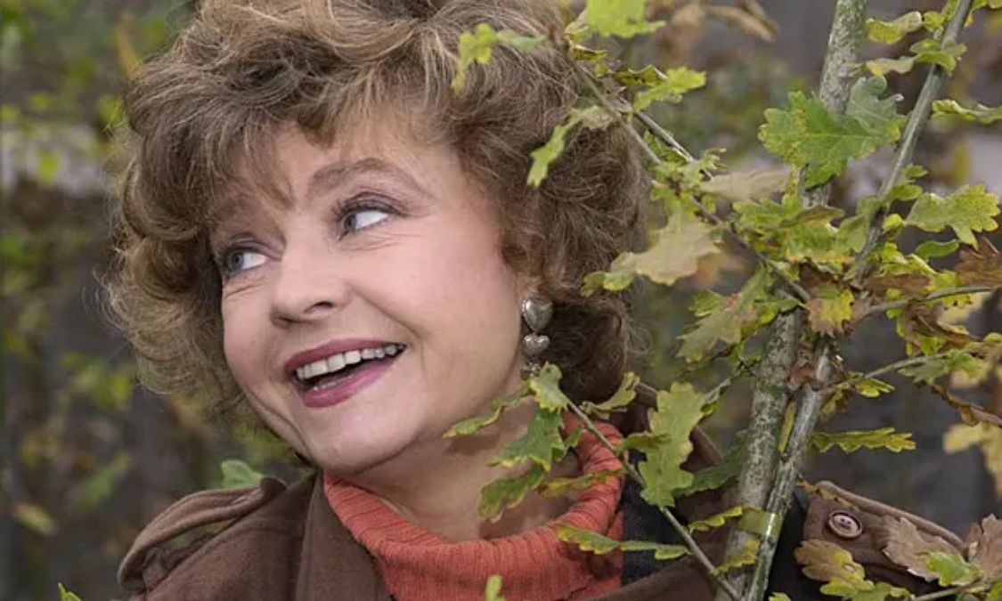 Πέθανε η Προυνέλα Σκέιλς, η «Σίμπιλ» του Fawlty Towers