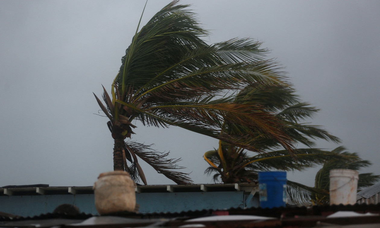 Τζαμάικα: «Είναι η τελευταία ευκαιρία να προστατεύσετε τη ζωή σας» από την «καταιγίδα του αιώνα»