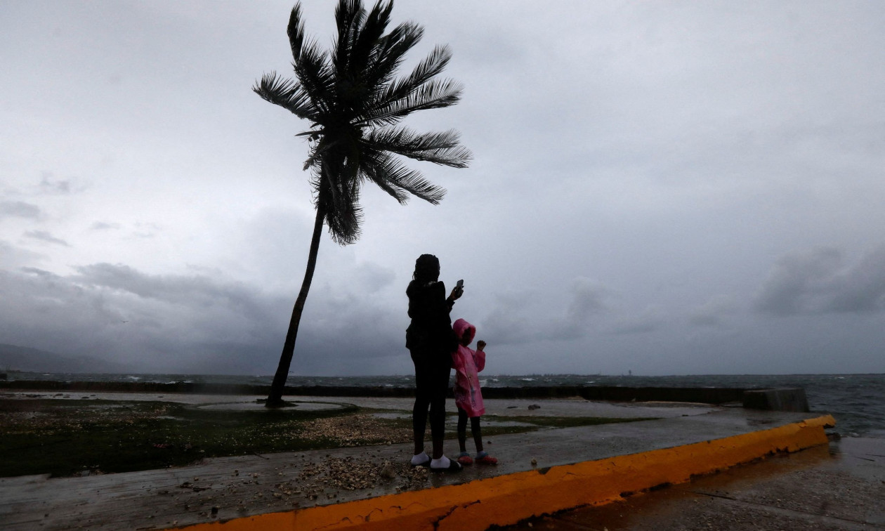 Ο τυφώνας «Μελίσσα» χτυπάει την Τζαμάικα με ταχύτητα 300 χλμ