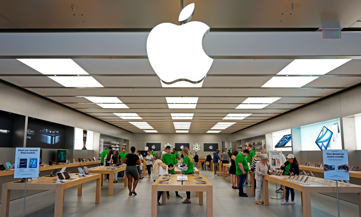 Η Apple «σαρώνει» στο χρηματιστήριο, ξεπέρασε τα 4 τρισ. δολάρια σε αξία