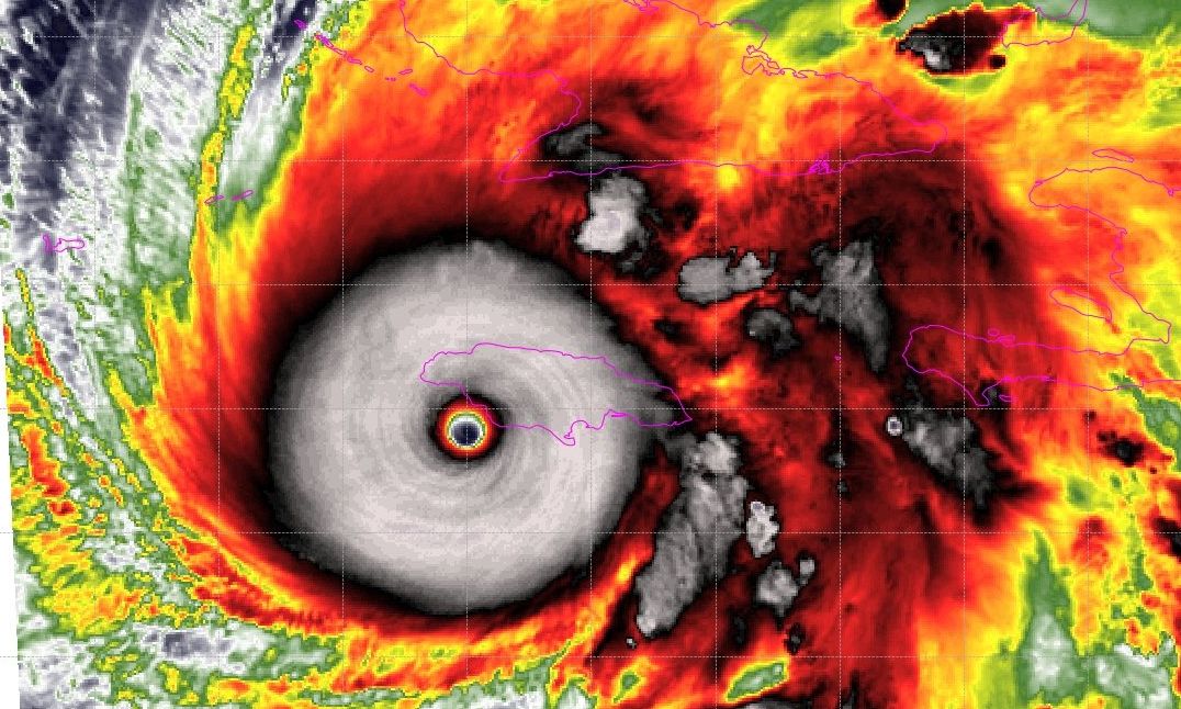 Τυφώνας «Μελίσσα»: Κατέρριψε το ρεκόρ ριπής ανέμου – Ταχύτητα άνω των 400 χιλιομέτρων την ώρα