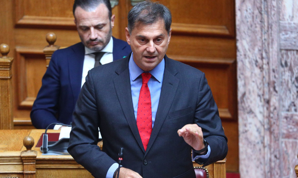 Επίθεση στο γραφείο του Χάρη Θεοχάρη: Άγνωστοι έβαλαν φωτιά στην είσοδο