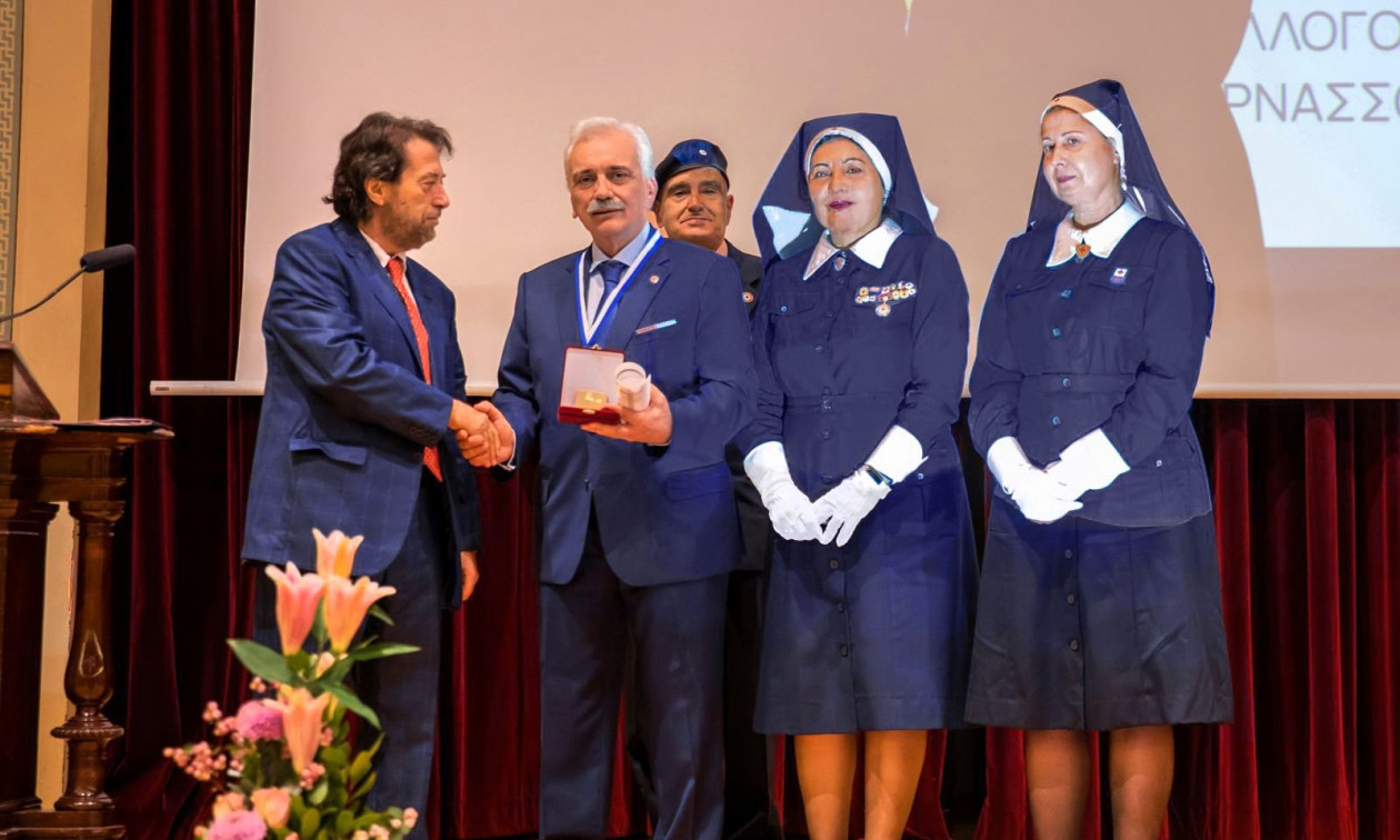 Ο Πρόεδρος του Ερυθρού Σταυρού επίτιμο μέλος του ιστορικού Φιλολογικού Συλλόγου Παρνασσός