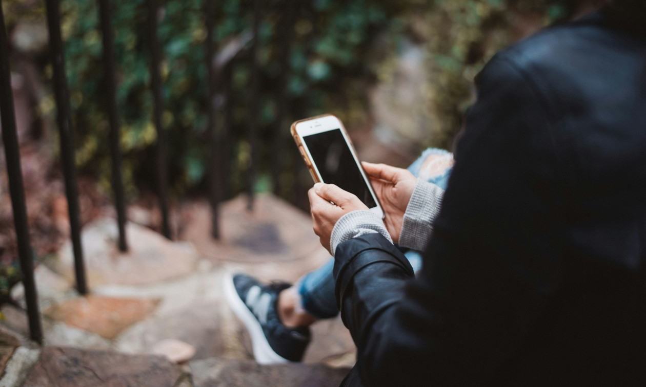 Αυστραλία: Στοχοποιούν ανήλικα κορίτσια μέσω διαδικτύου και να εξωθούν σε βία για… πλάκα