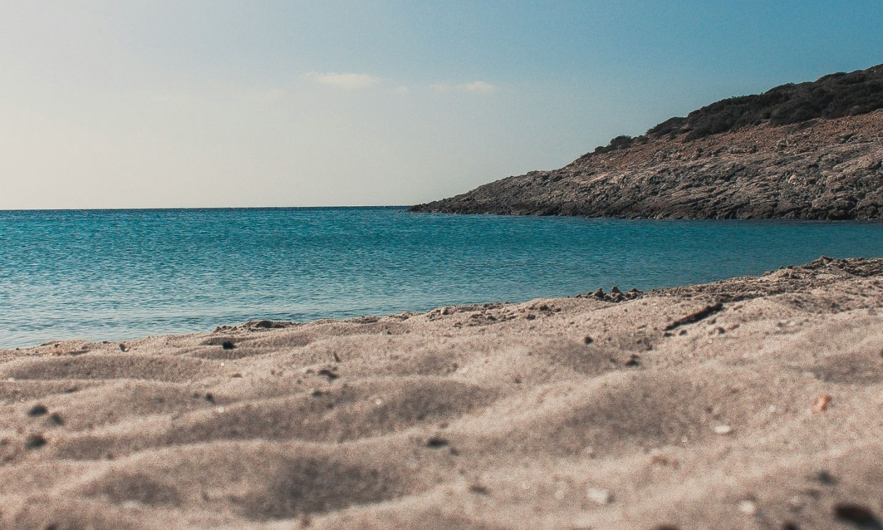Θαλάσσια ρεύματα φέρνουν σκουπίδια από όλη την Ελλάδα στις Κυκλάδες