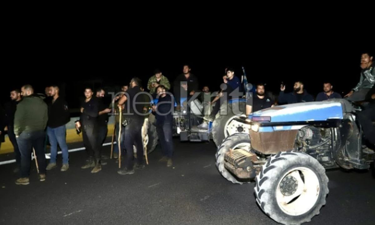 ΒΟΑΚ: Οι αγρότες μένουν όλη τη νύχτα στο μπλόκο – Επιτρέπεται η διέλευση στους οδηγούς