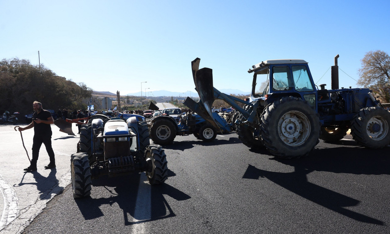 Κρήτη: Για δεύτερη ημέρα μπλόκα αγροτών και κτηνοτρόφων στον ΒΟΑΚ – Βίντεο