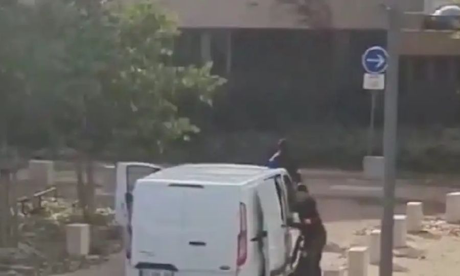 Γαλλία: Βίντεο από νέα ένοπλη ληστεία με λεία χρυσό – Οι δράστες ήταν μεταμφιεσμένοι σε αστυνομικούς