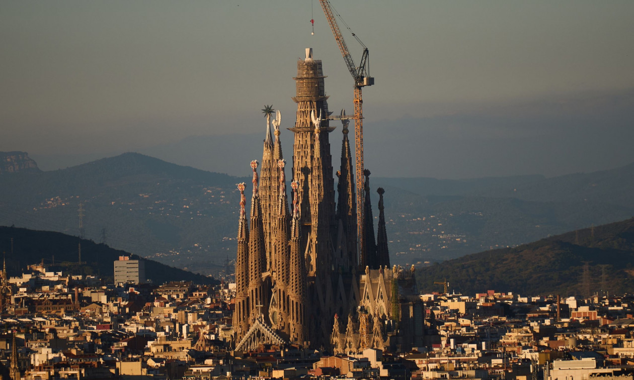 Βαρκελώνη: Η Σαγράδα Φαμίλια έγινε η υψηλότερη εκκλησία στον κόσμο – Δείτε φωτογραφίες