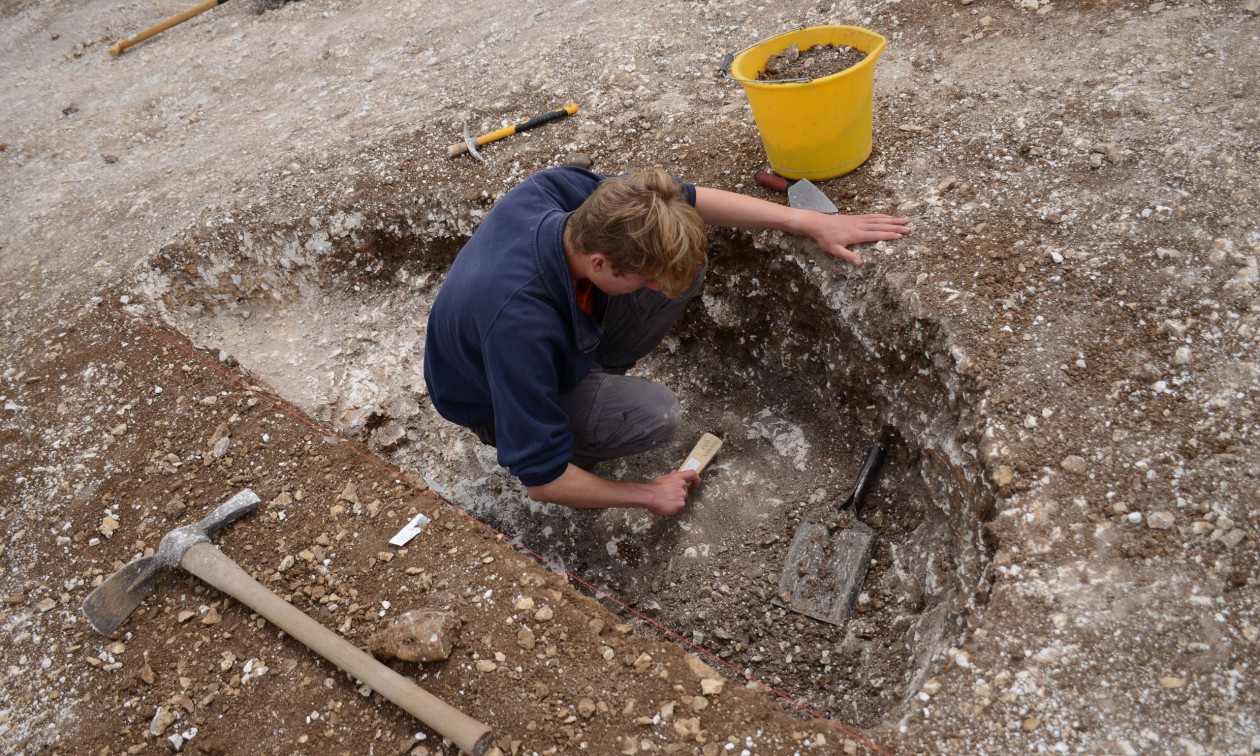 Aρχαιολόγοι λύνουν το μυστήριο δολοφονίας 2.000 ετών σε τηλεοπτικά γυρίσματα