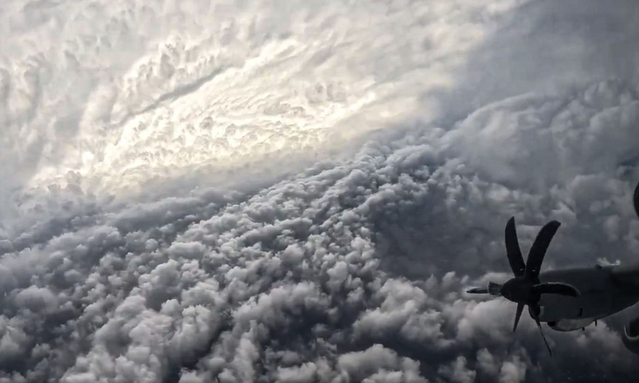 Ποιοι είναι οι «κυνηγοί τυφώνων» που εισέβαλαν στην καρδιά της καταιγίδας Melissa