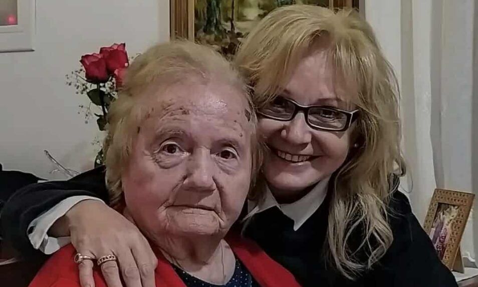 Νικολούλη: Το συγκινητικό μήνυμα για τον θάνατο της μητέρας της – «Θα ανταμώσεις τα εγγόνια σου»