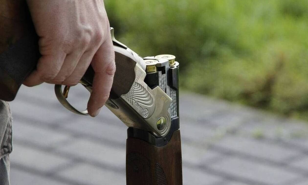 Θεσσαλονίκη: Πυροβολούσε στον αέρα με καραμπίνα γιατί τον ενόχλησαν οι φωνές –Τραυματίστηκε 15χρονος