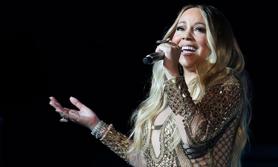 Mariah Carey: Κήρυξε επίσημα την έναρξη των Χριστουγέννων με το νέο βίντεο “It’s Time”