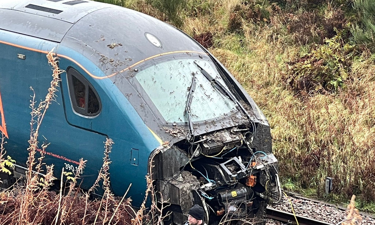 Βρετανία: Τέσσερις τραυματίες σε εκτροχιασμό τρένου λόγω κατολίσθησης του εδάφους