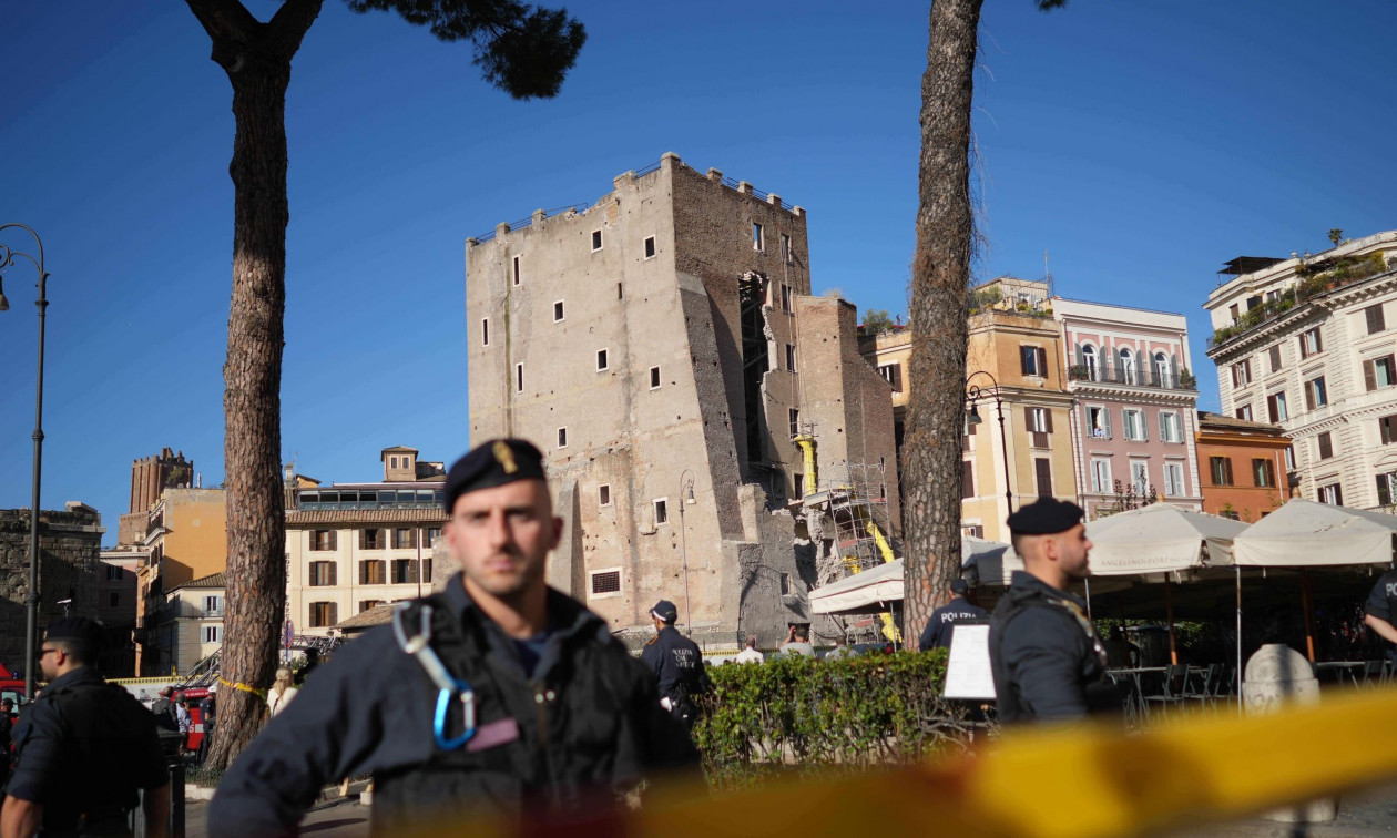 Κατάρρευση του Πύργου των Κόμηδων στη Ρώμη: Εργάτης παραμένει εγκλωβισμένος κάτω από τα ερείπια