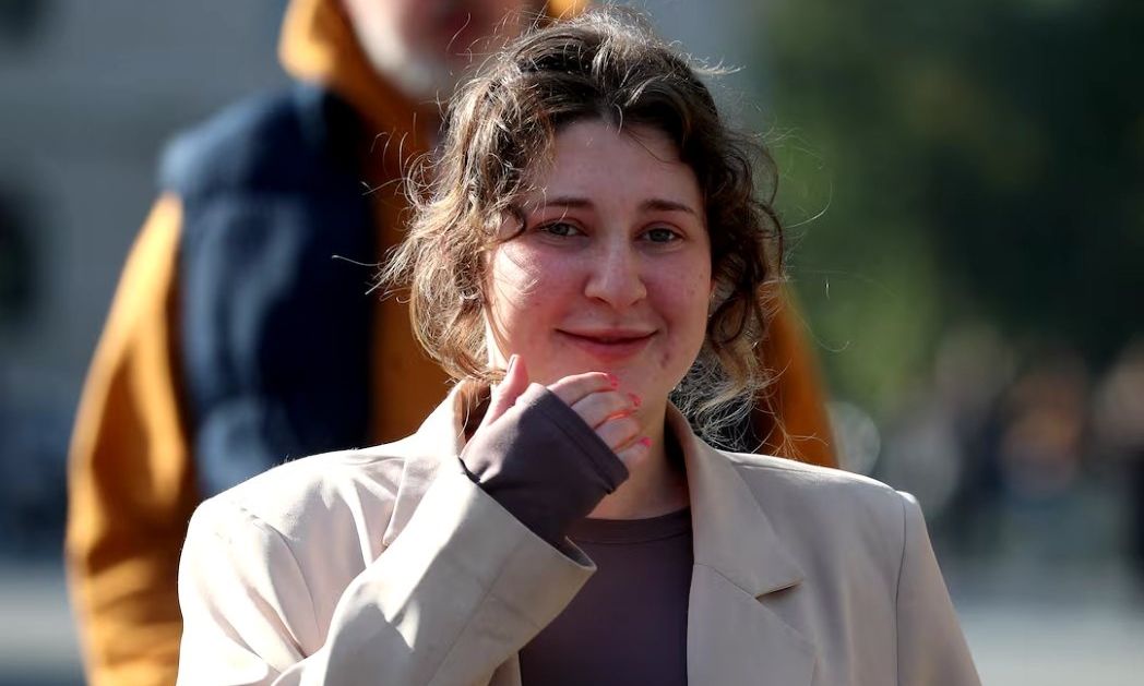 Ελεύθερη η 19χρονη έγκυος Βρετανίδα που κρατούνταν σε πρώην σοβιετική φυλακή της Γεωργίας