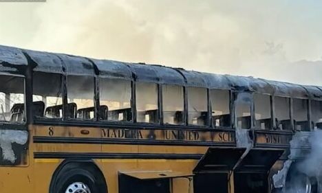 Καλιφόρνια: Αγρότες ανακηρύχθηκαν ήρωες – Διέσωσαν παιδιά από φλεγόμενο λεωφορείο – Βίντεο