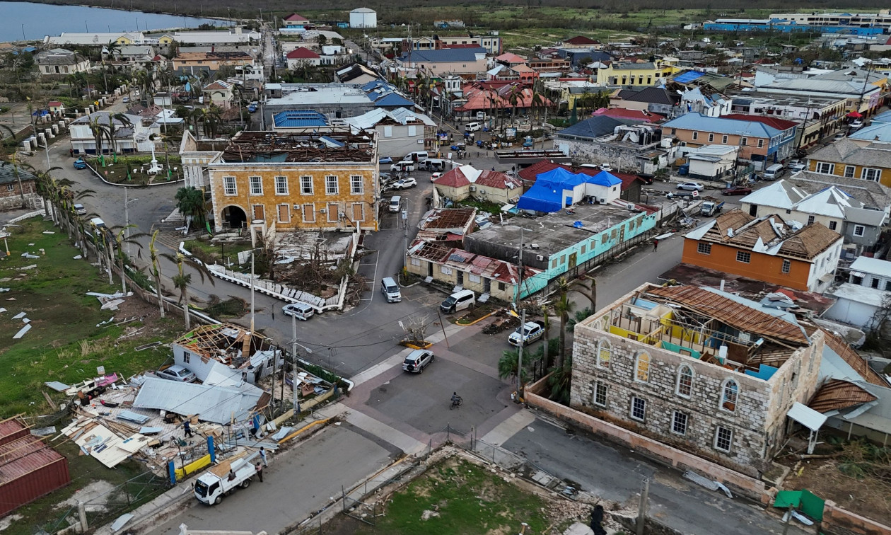 Τυφώνας Μελίσα: 40 τόνους ανθρωπιστικής βοήθειας παρέδωσε γαλλικό πολεμικό πλοίο στη Τζαμάικα