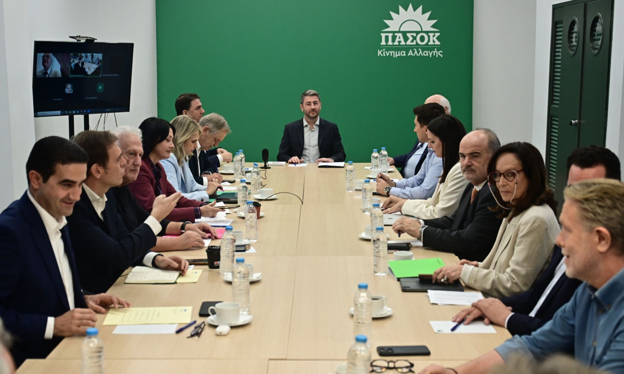 Απόπειρα ενότητας στο ΠΑΣΟΚ μετά το θετικό κλίμα στην ΚΟΕΣ – Το μεγάλο ερώτημα των συνεργασιών