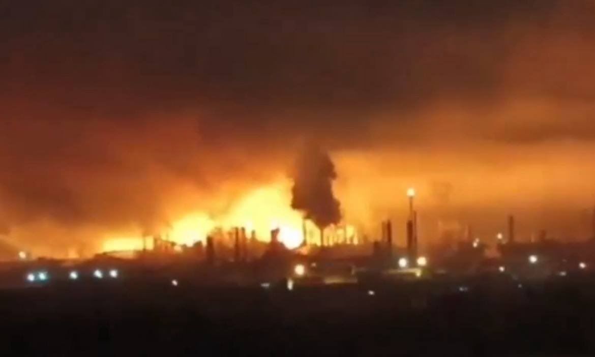Ουκρανικά drones έπληξαν πετροχημικό εργοστάσιο της Ρωσίας – Βίντεο