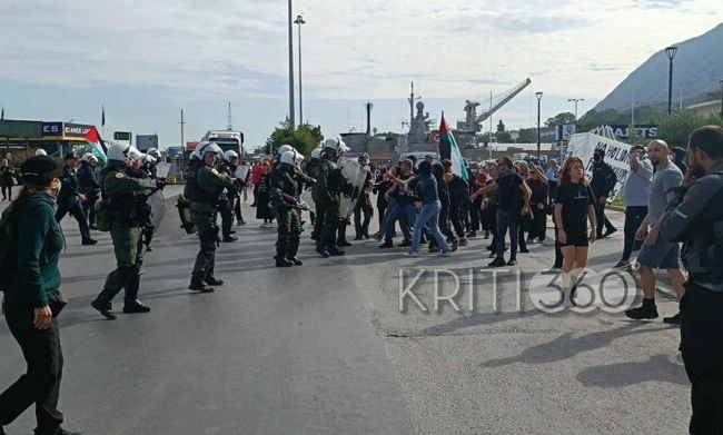 Χανιά: Μεγάλη ένταση στη Σούδα – Πέταξαν μπογιές στα λεωφορεία με τους Ισραηλινούς του Crown Iris