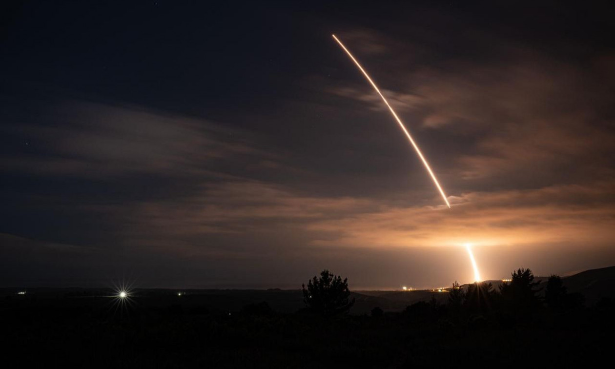 Οι ΗΠΑ εκτόξευσαν δοκιμαστικά τον πύραυλο Minuteman III ικανό να φέρει πυρηνικό φορτίο