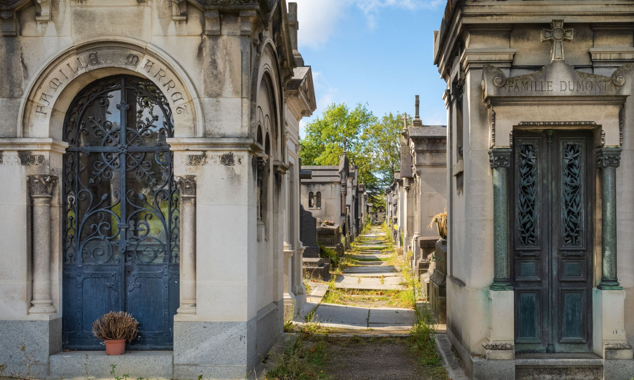 Το Παρίσι διοργανώνει λοταρία με έπαθλο μια θέση…ταφής σε ένα νεκροταφείο