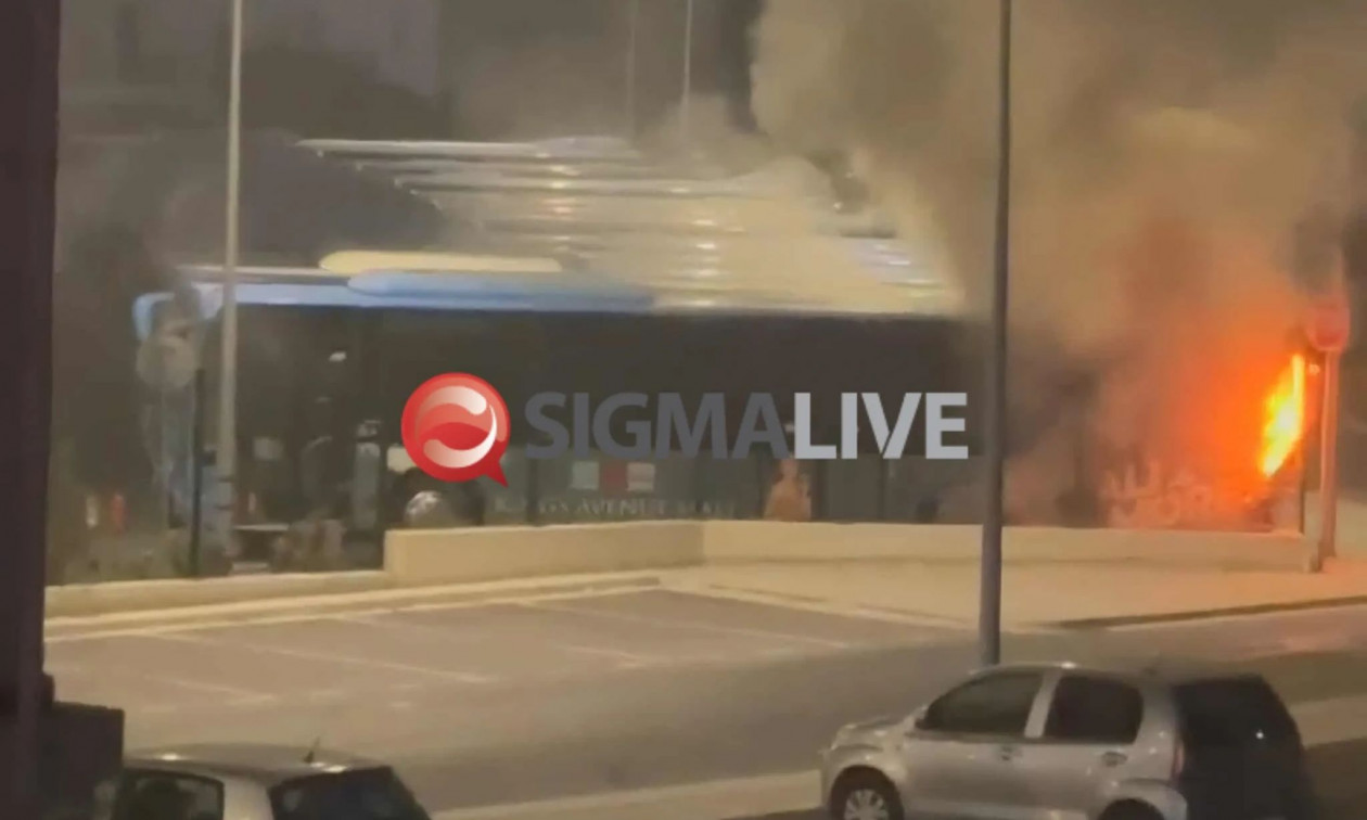 Η στιγμή που τυλίγεται στις φλόγες λεωφορείο στην Πάφο – Βίντεο