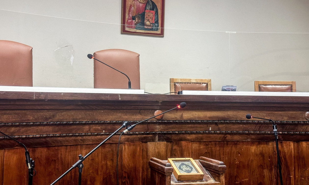 Αναβολή στη δίκη του τενόρου για την κατηγορία του ξυλοδαρμού του γιου του 