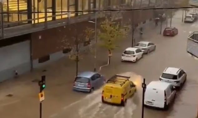 Στο έλεος των καταιγίδων η Ισπανία – «Πνίγηκε» η Βαρκελώνη – Χάος στα αεροδρόμια