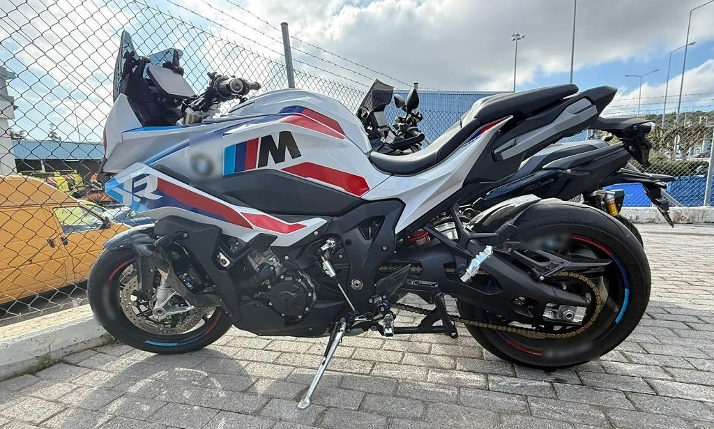 Αττική Οδός: Ταυτοποιήθηκαν δύο άτομα που απεικονίζονται σε βίντεο να οδηγούν με ιλιγγιώδη ταχύτητα