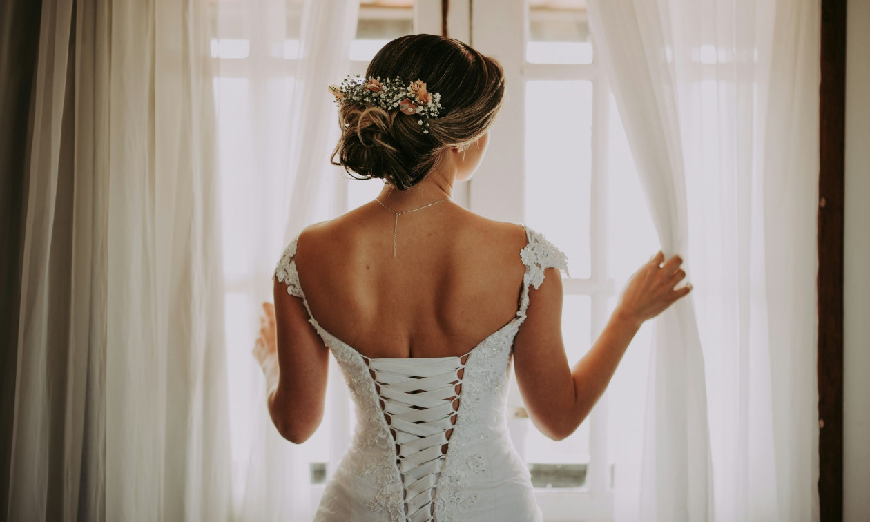 Viral βίντεο: Πώς μία «άλλη« γυναίκα έκλεψε τα βλέμματα από τη νύφη στον γάμο