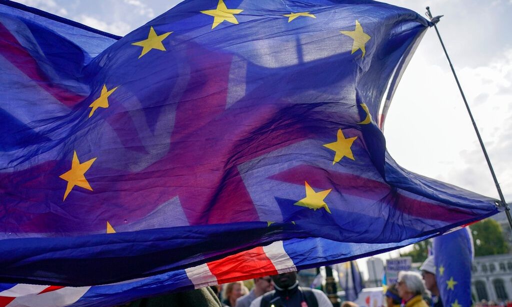 Στα όρια «εθνικού διχασμού» η Βρετανία λόγω Brexit – Λιγότεροι από τους μισούς περήφανοι για τη χώρα