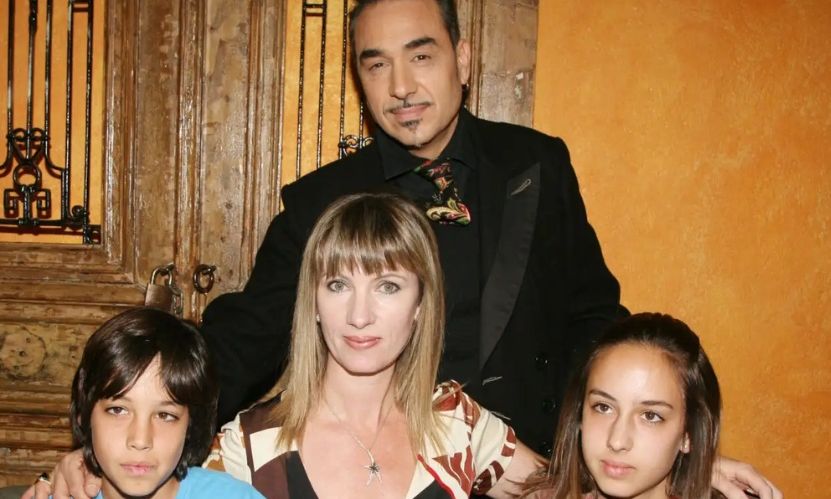 Κίλι Σφακιανάκη: Σε κλίμα συγκίνησης το τελευταίο «αντίο» στη σύζυγο του τραγουδιστή