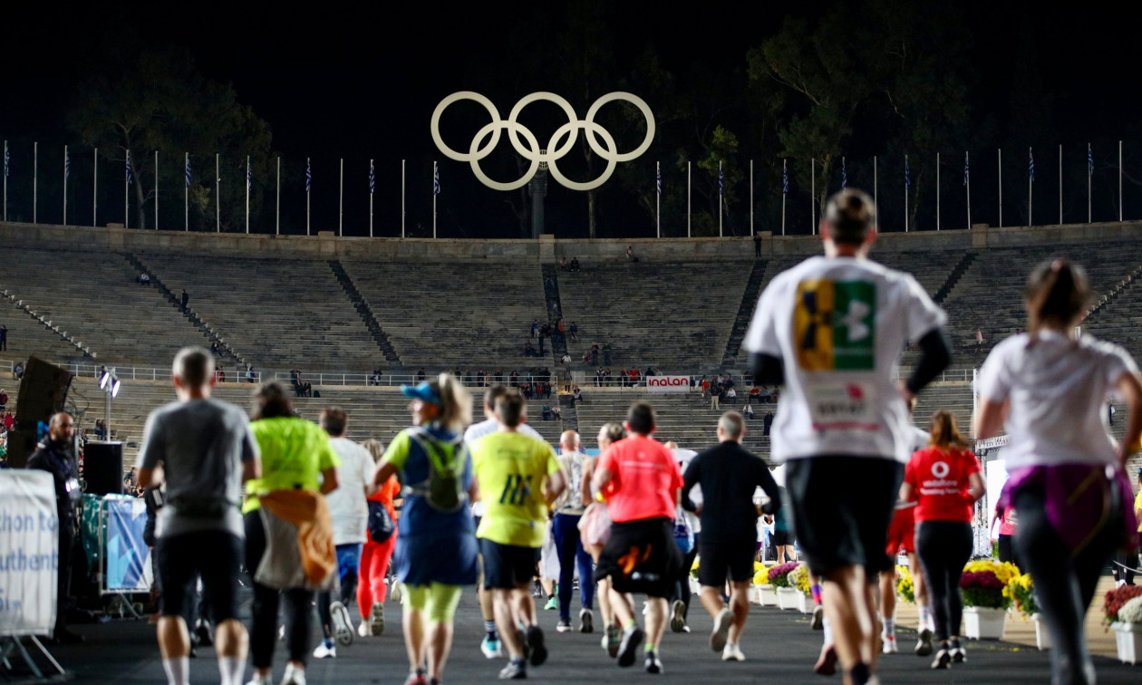 42ος Αυθεντικός Μαραθώνιος: Πλήθος κόσμου στους αγώνες των 5 χλμ – Δείτε φωτογραφίες