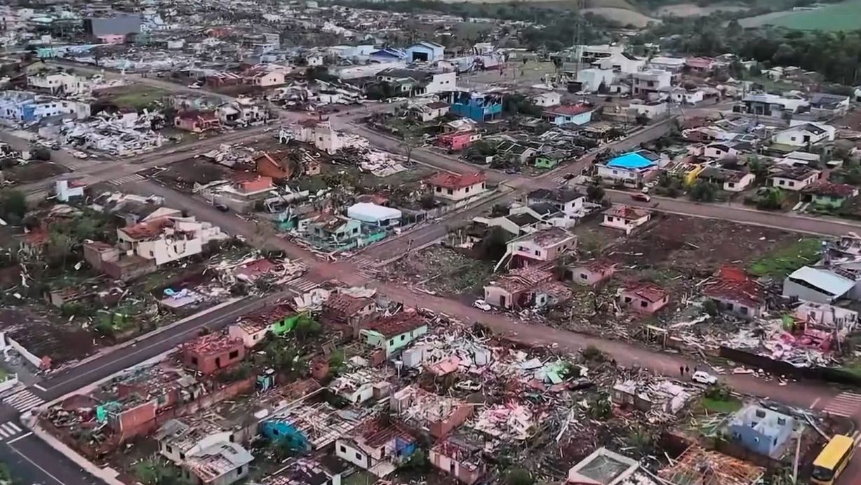 Βραζιλία: Έξι νεκροί, πάνω από 750 τραυματίες από τον φονικό ανεμοστρόβιλο – «Ισοπέδωσε» κωμόπολη