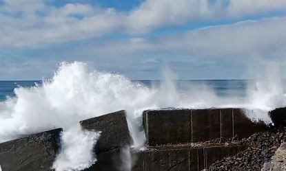 Τενερίφη: Τρεις νεκροί και 15 τραυματίες από τη σφοδρή θαλασσοταραχή – Βίντεο