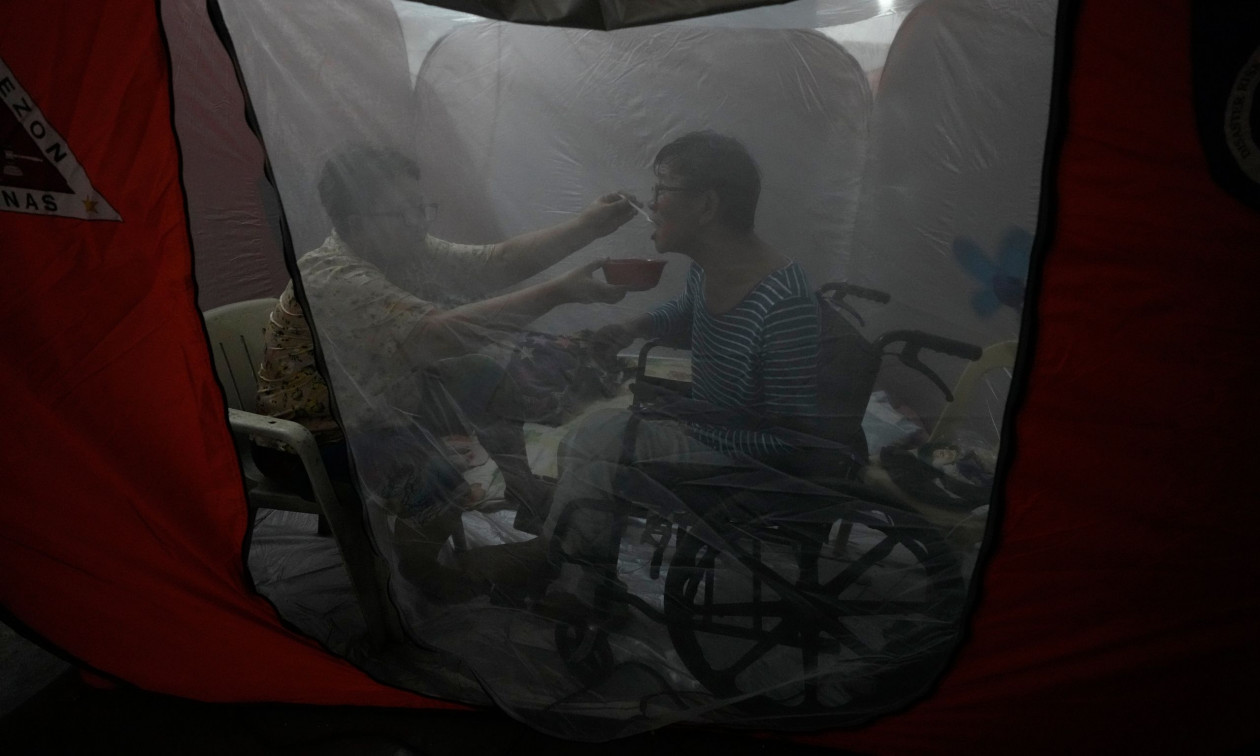 Φιλιππίνες: Το συγκλονιστικό στιγμιότυπο από τους «φυγάδες» του υπερτυφώνα Φουνγκ Γουόνγκ