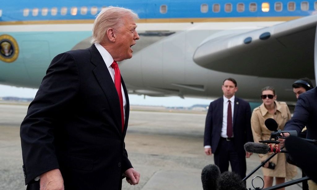 Ο Ντόναλντ Τραμπ απειλεί με αγωγή 1 δισ. δολαρίων το BBC – Η επιστολή της νομικής ομάδας του